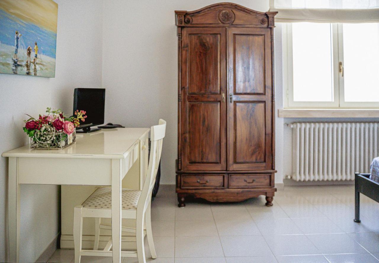 S'Ard Guest House Sassari Bagian luar foto